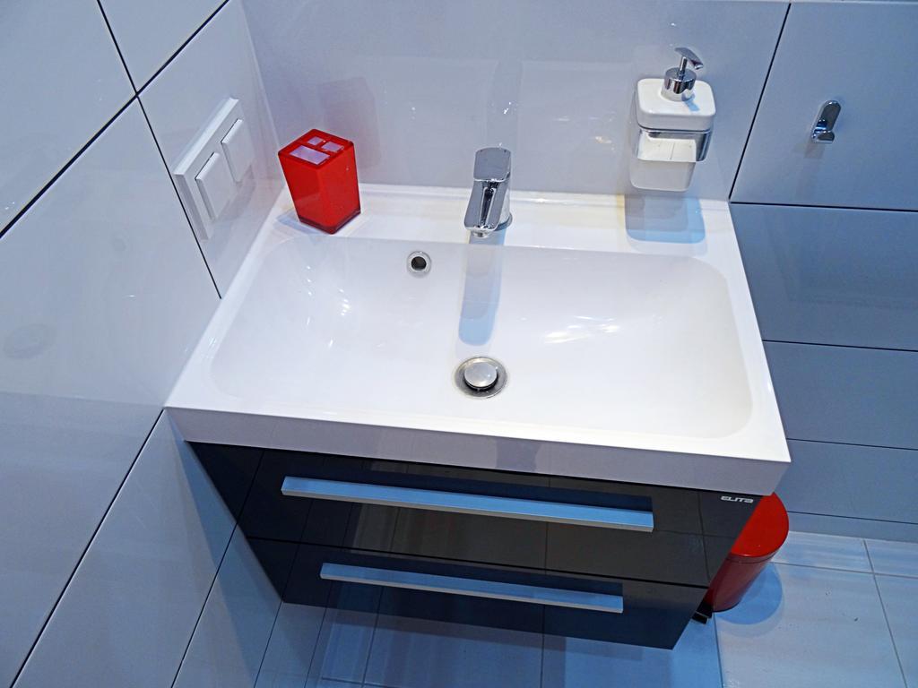 Apartamenty Metro Mlociny وارسو الغرفة الصورة