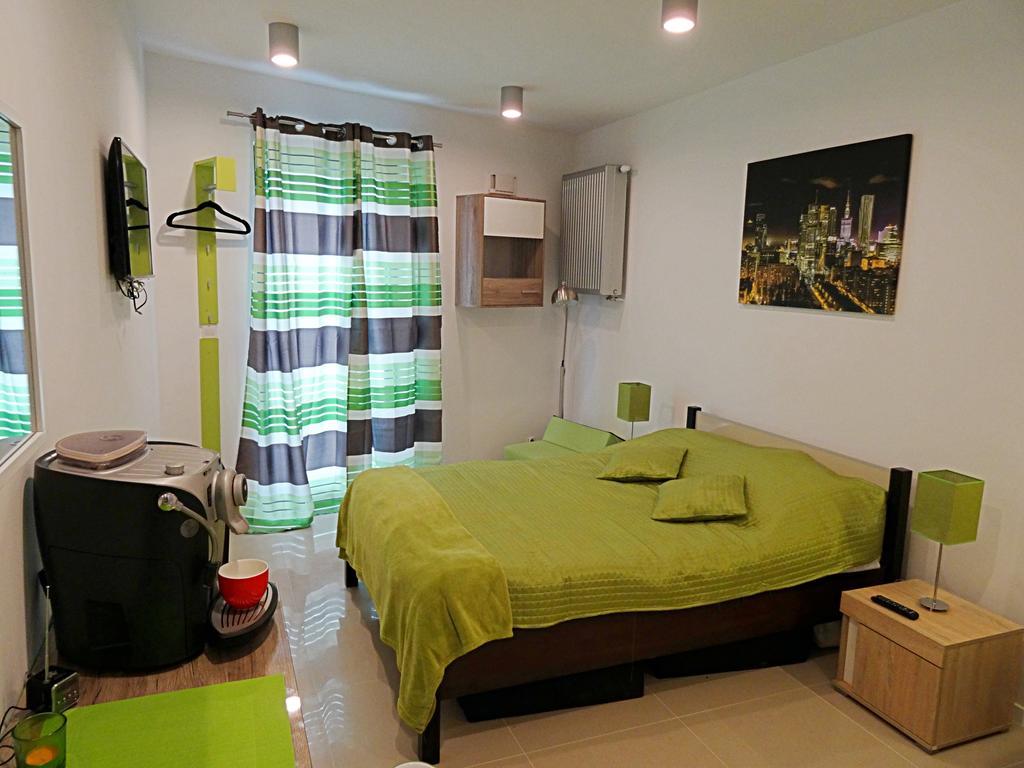 Apartamenty Metro Mlociny وارسو الغرفة الصورة