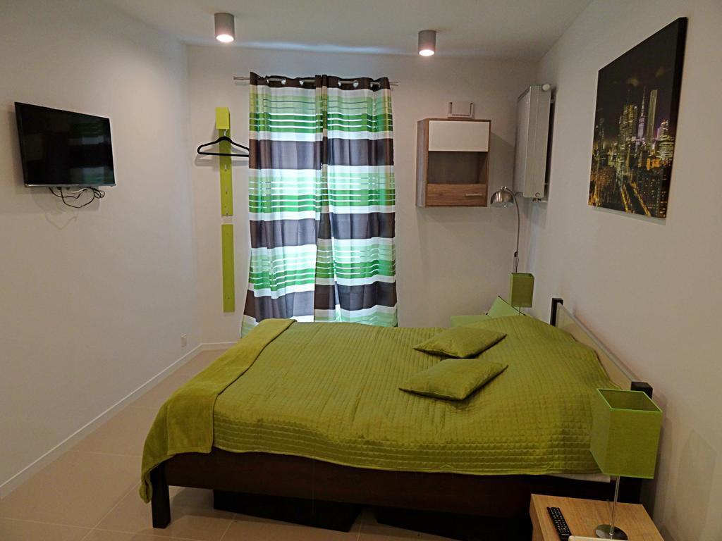 Apartamenty Metro Mlociny وارسو الغرفة الصورة